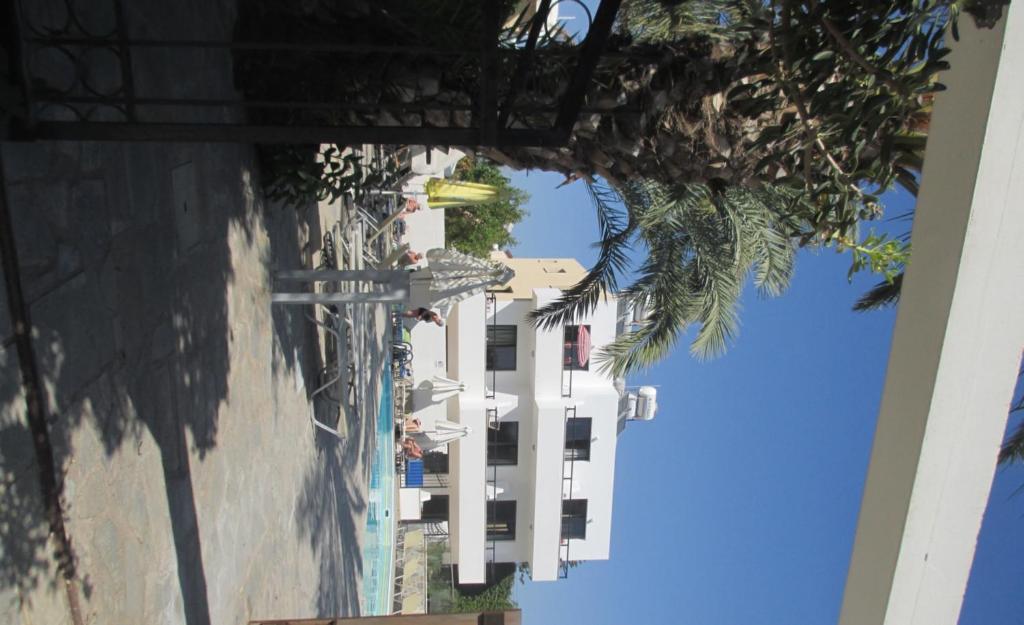 Andries Apartments Paphos ภายนอก รูปภาพ